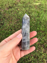 Load image into Gallery viewer, Labradorite Point